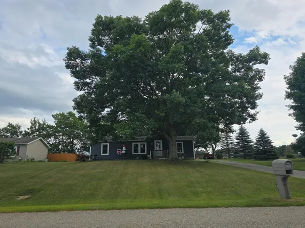 5717 Southwood St, North Branch, MI 48461