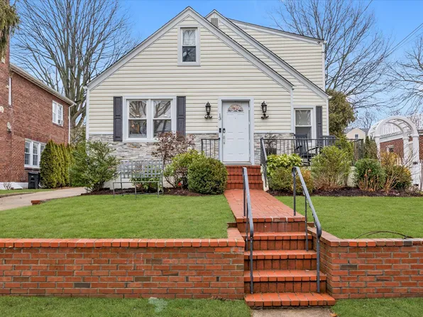 13 Fairfield Avenue, Port Washington, NY 11050