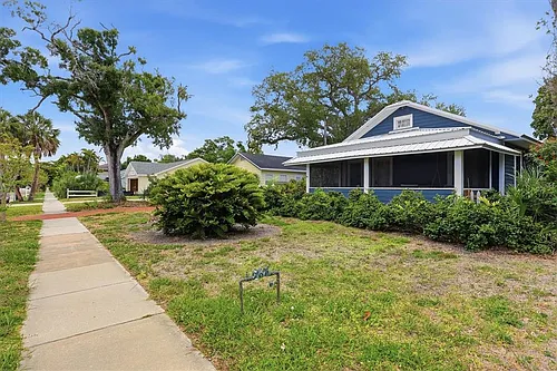 1828 Grove St Photo 1