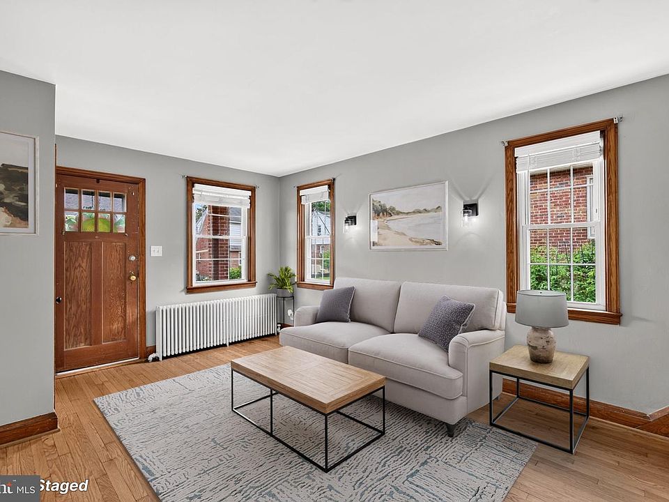 1st image of 104 W Elm Ave