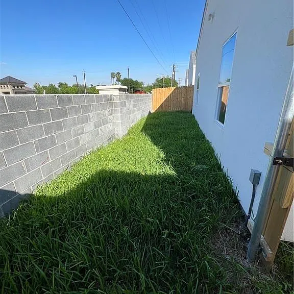 1421 Iris Ave #4 — Photo 19