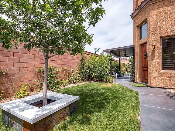 Exterior/Front entry way