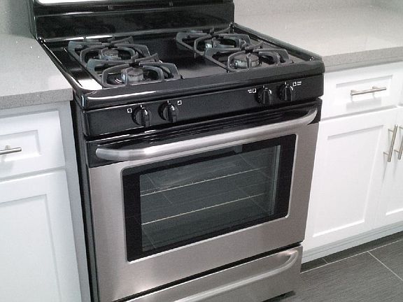 5th image of 1275 E 2nd St APT 6