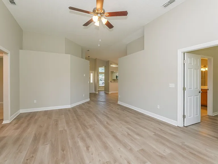 10243 Allenwood Dr — Photo 5