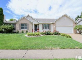 5108 Greystone Dr, Bettendorf, IA