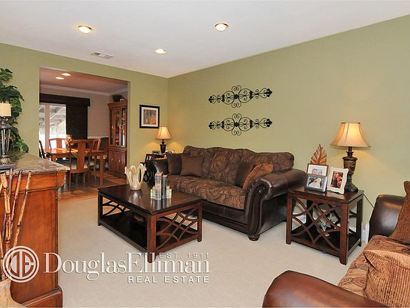 4th image of 9 Shiloh Ct