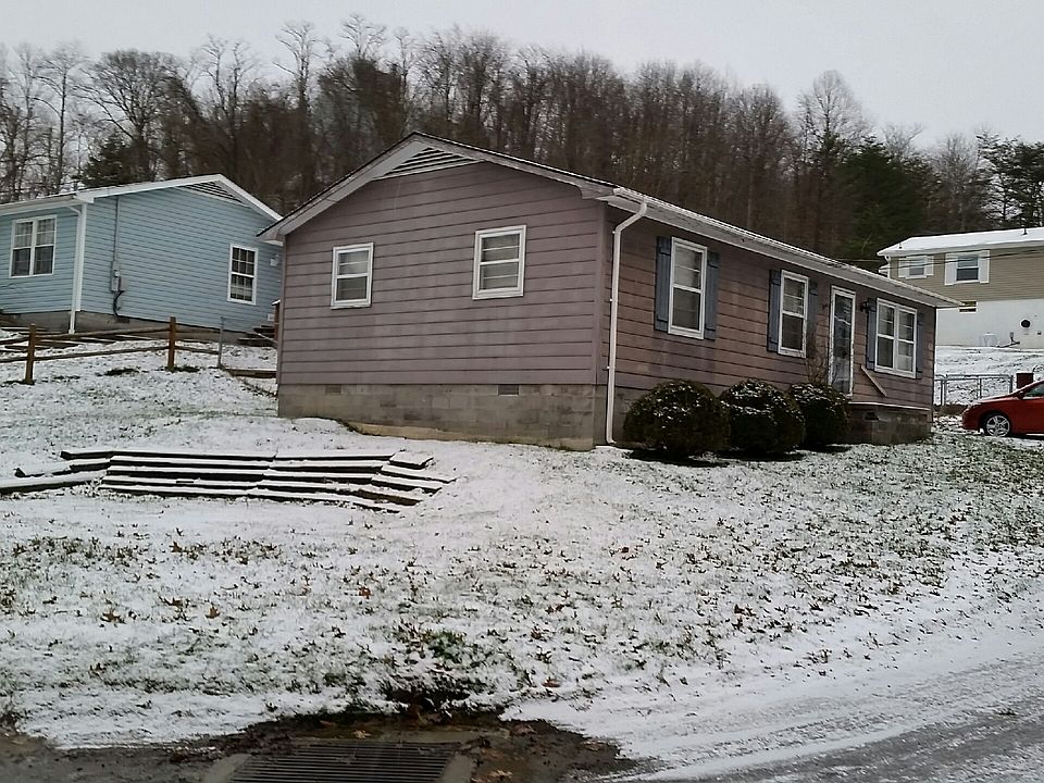 2nd image of 200 Woodlawn Dr