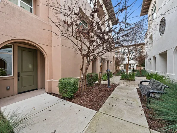 5223 S Esprit Loop, Dublin, CA 94568