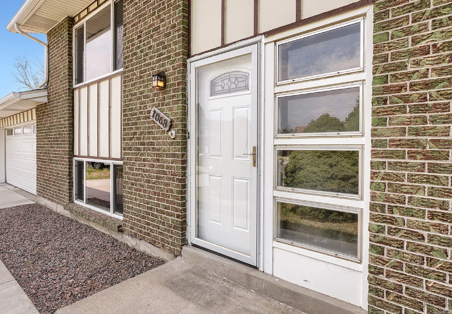 4 bed, 2.0 bath, 1757 sqft, $2,850 — Photo 3