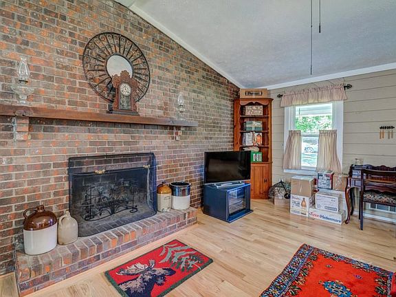 5th image of 212 Mayflower Dr