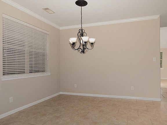 5th image of 178 Black Swan Pl