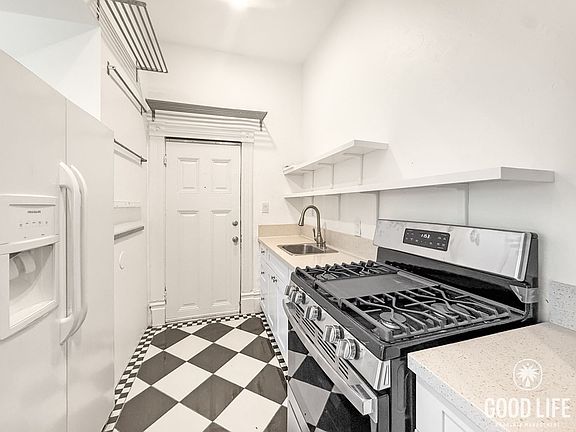 2nd image of 849 22nd St #4