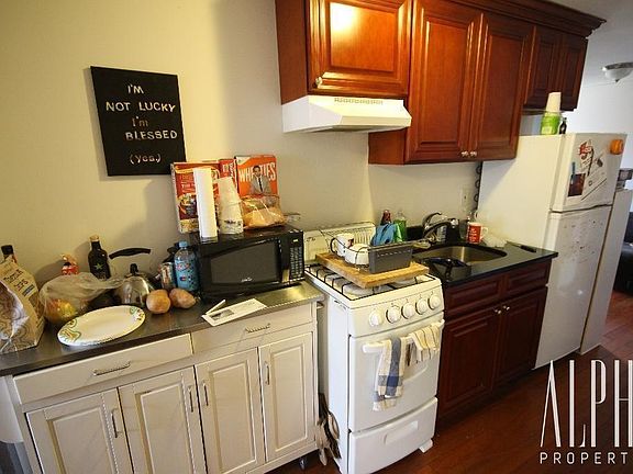 5th image of 138 E 3rd St APT 3A
