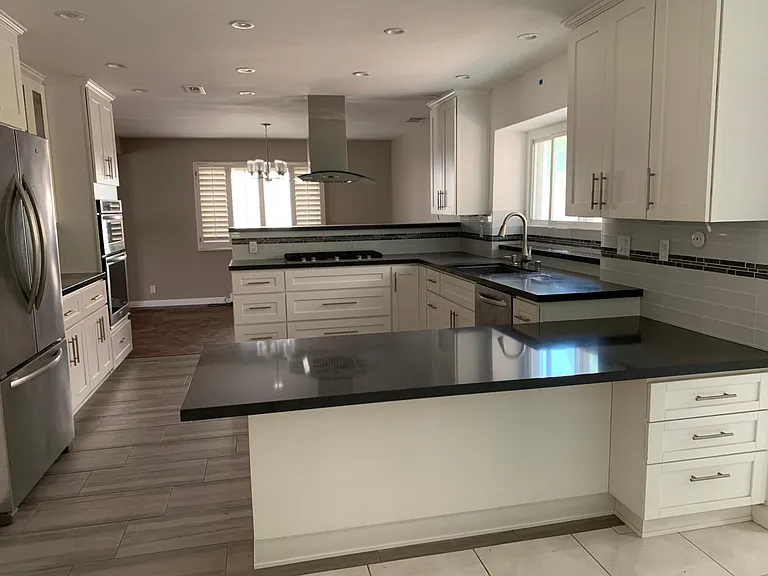 741 W Sycamore Ave — Photo 3