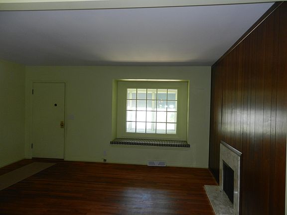 2nd image of 256 Elmwood Dr