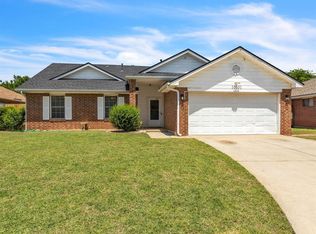 10101 Aberdeen Dr, Yukon, OK 73099