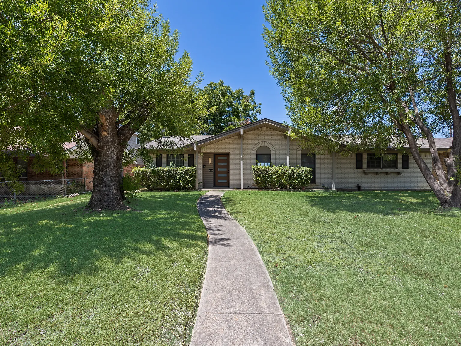3 bed, 1727 sqft, $2,050 — Photo 2