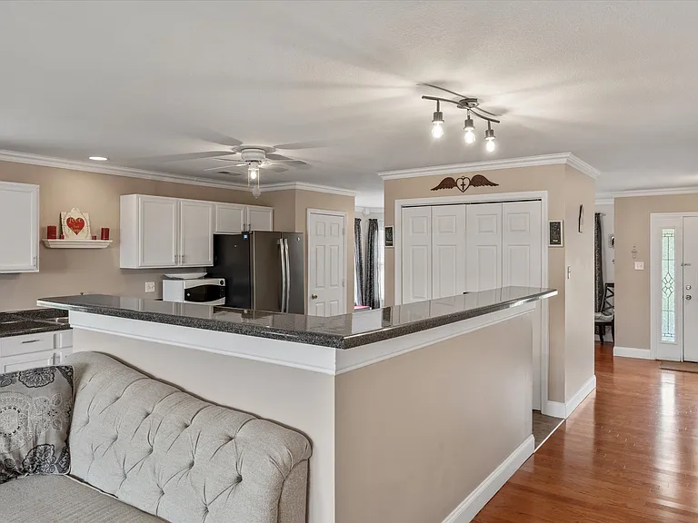 1110 Mercer Dr — Photo 16