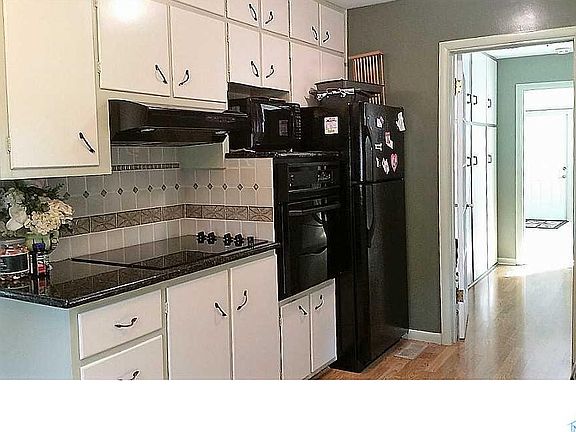 4th image of 883 Pearl St