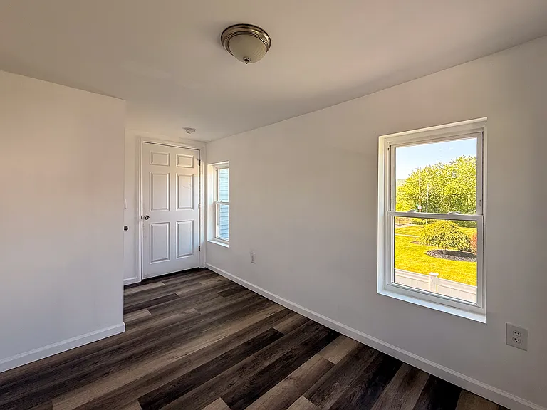305 Willow St — Photo 8