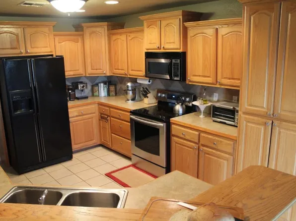 1009 Emma Ln, Stillwater, OK 74075