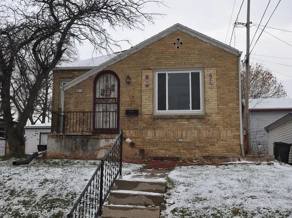 8616 W Walker St, West Allis, WI 53214