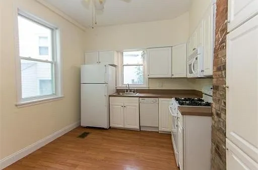 31 Eastburn St — Photo 8