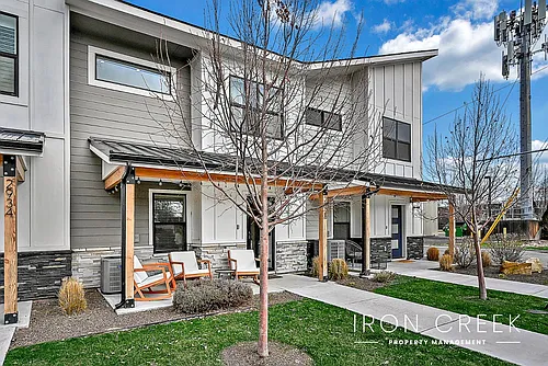 2928 W Davis St Photo 1