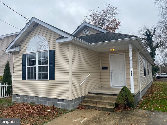 2nd image of 114 N Conwell St