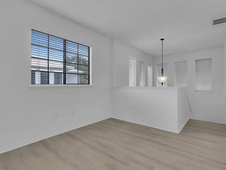4210 Windsor Lake Cir — Photo 14