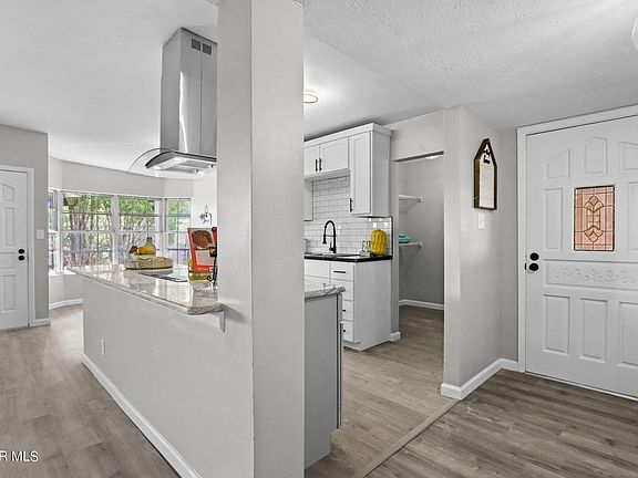 5th image of 10085 Newcastle Dr