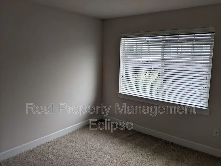 1320 Chelsea Walk NE — Photo 12