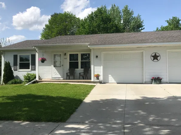 1107 12th St, Reedsburg, WI 53959