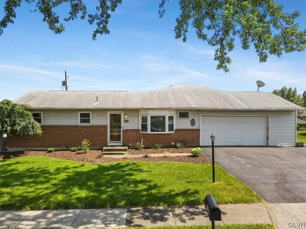 3940 Norfolk Dr, Bethlehem, PA 18020