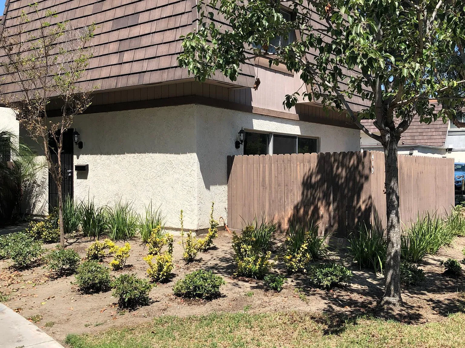 419 N Beth St — Photo 1
