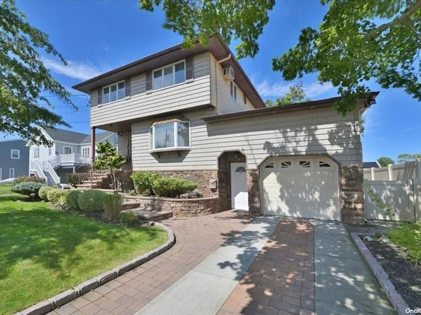 17 Irving Road, Amity Harbor, NY 11701