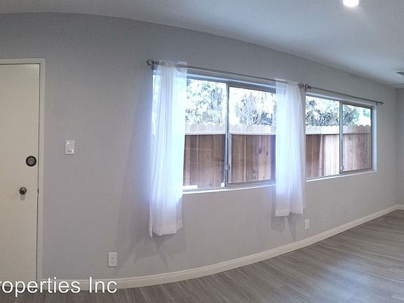 5th image of 11746 Goshen Ave APT 06