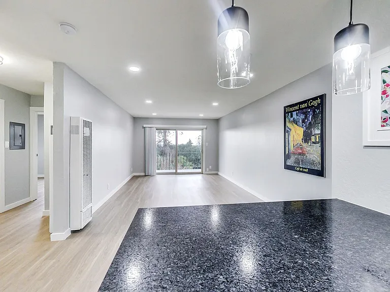 281 MACARTHUR Blvd — Photo 7