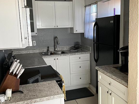 4th image of 2425 San Jose Ave