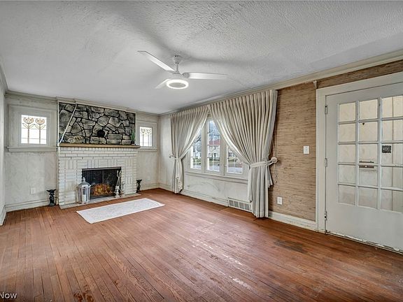 3rd image of 15812 Judson Dr