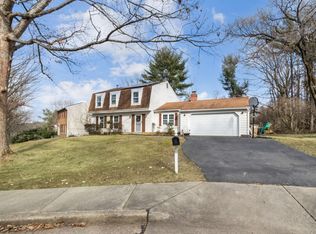 12 Grovepoint Ct, Potomac, MD 20854