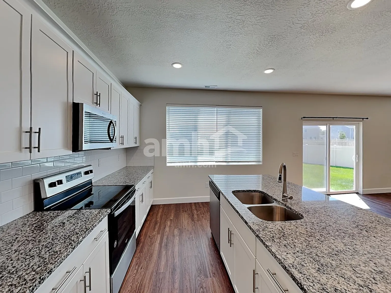 4 bed, 2.5 bath, 2484 sqft, $2,920 — Photo 4