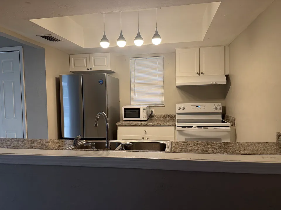 502 NE 25th Ave #1
