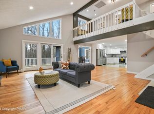 197 Tall Oak Dr, Pocono Lake, PA