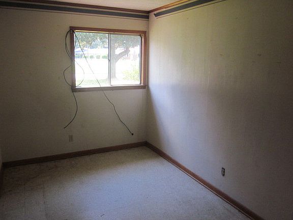 5th image of 911 Betsy Dr