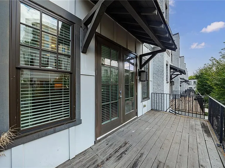 733 Taylor Ct NE — Photo 22