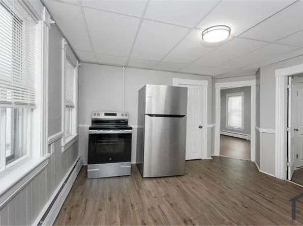 221 Lake Ave, Manchester, NH 03103