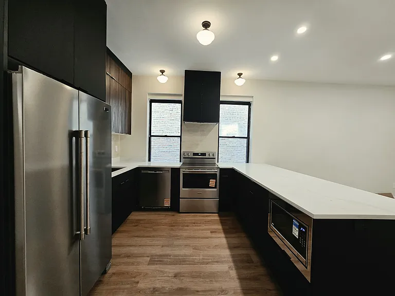 1009 S Claremont Ave #1 — Photo 3