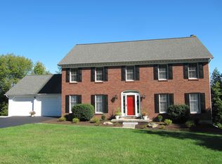 8 Greenbriar Ct, Vestal, NY 13850