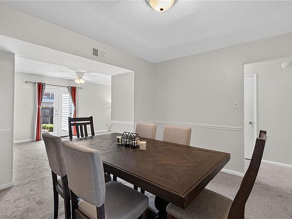 5th image of 833 Windom Pl